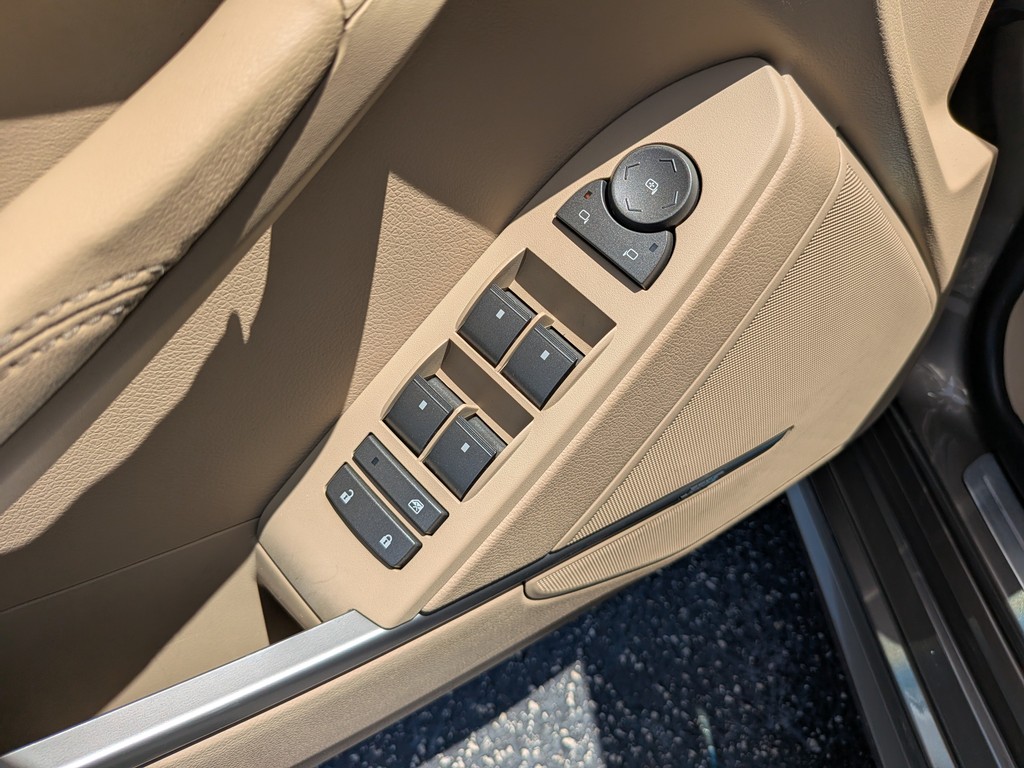 Cadillac CTS Sedan Vehicle Full-screen Gallery Image 15