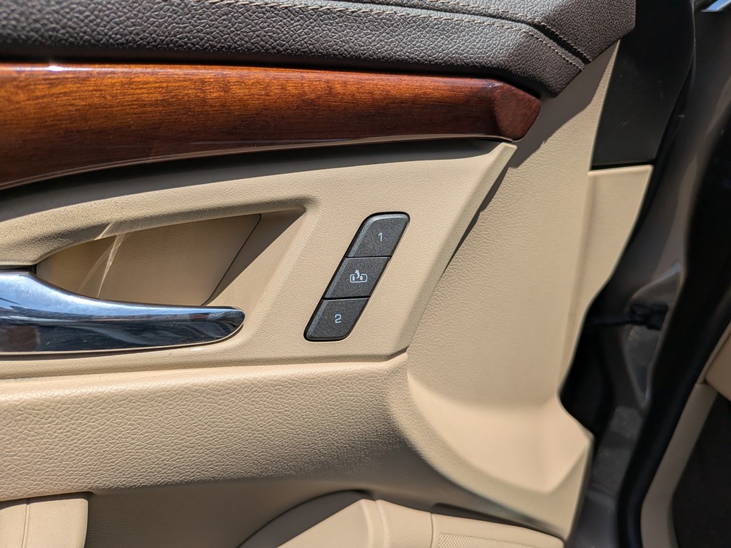 Cadillac CTS Sedan Vehicle Full-screen Gallery Image 16