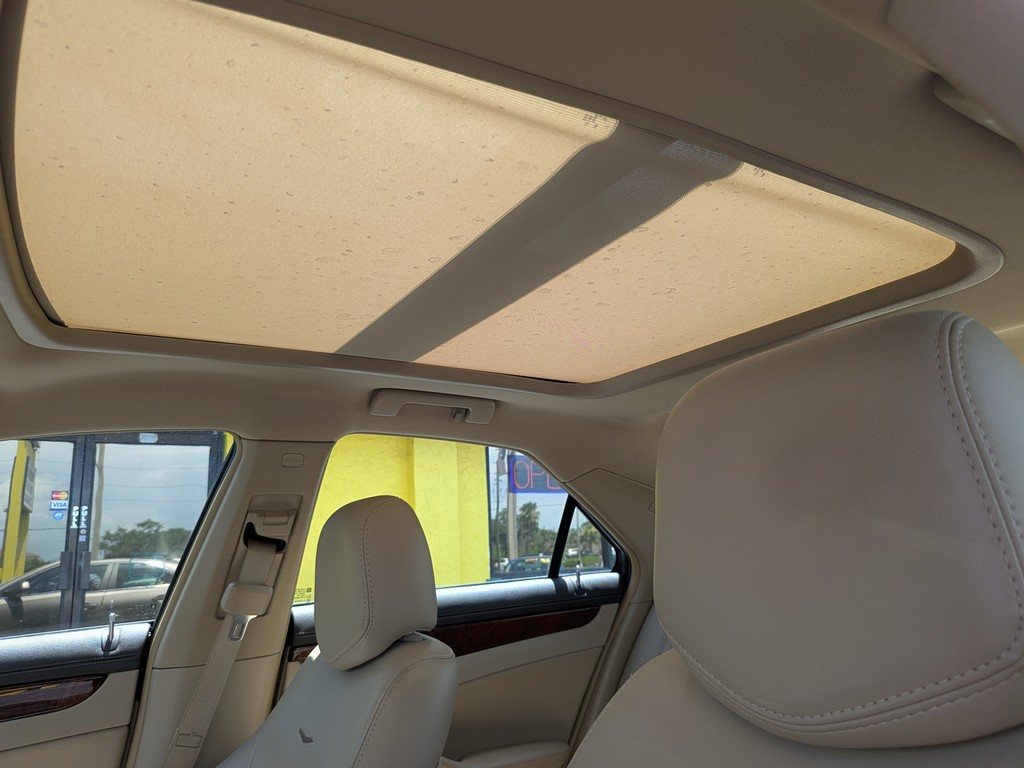 Cadillac CTS Sedan Vehicle Full-screen Gallery Image 18
