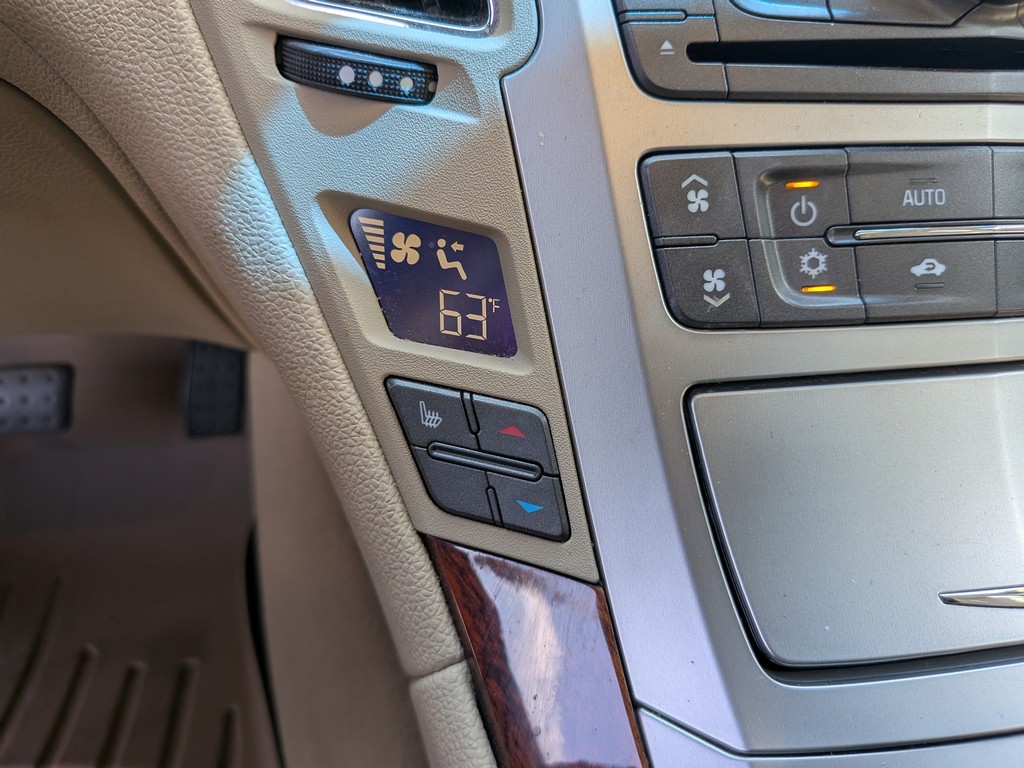 Cadillac CTS Sedan Vehicle Full-screen Gallery Image 22