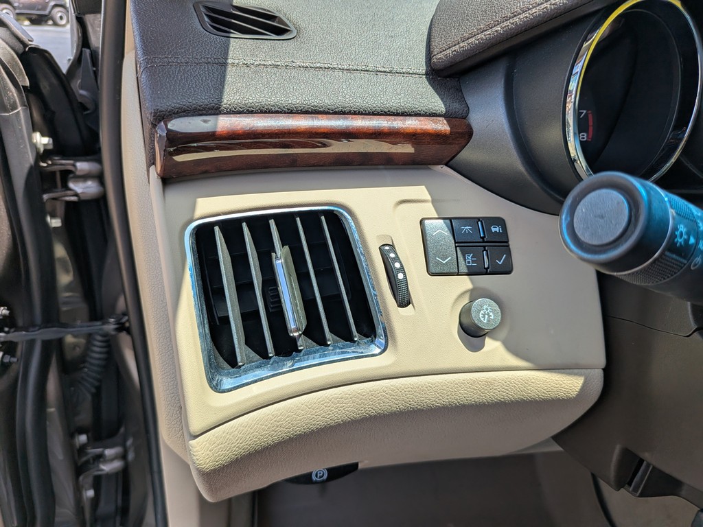 Cadillac CTS Sedan Vehicle Full-screen Gallery Image 23
