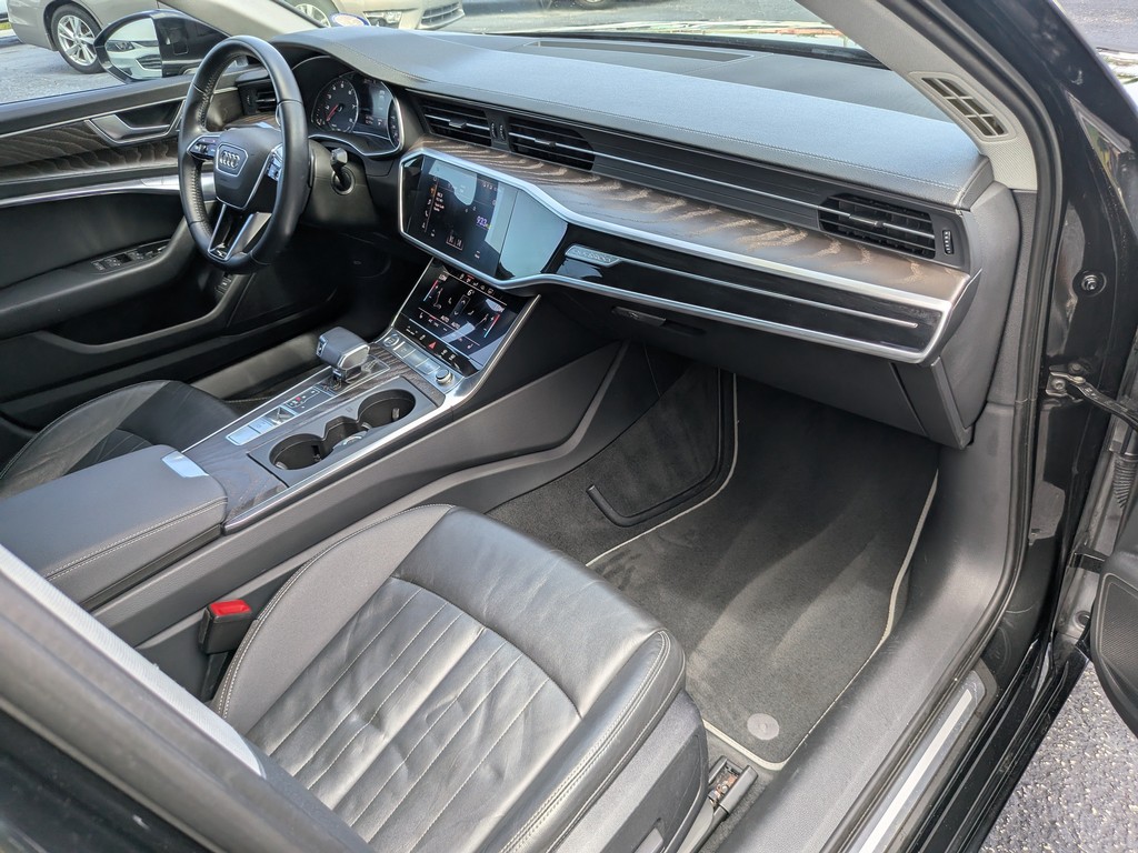 Audi A6 Vehicle Full-screen Gallery Image 12