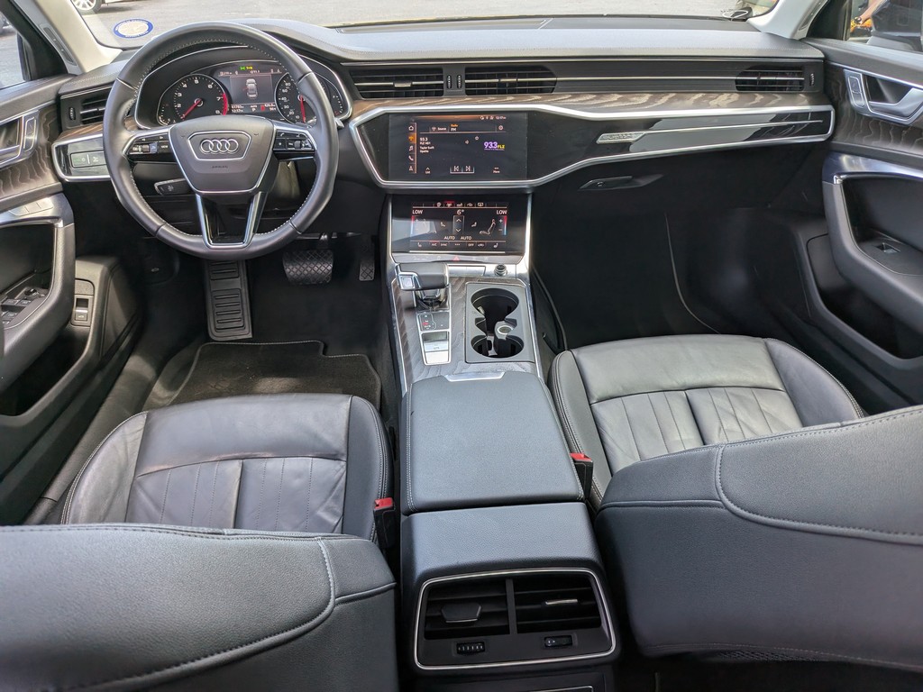 Audi A6 Vehicle Full-screen Gallery Image 13