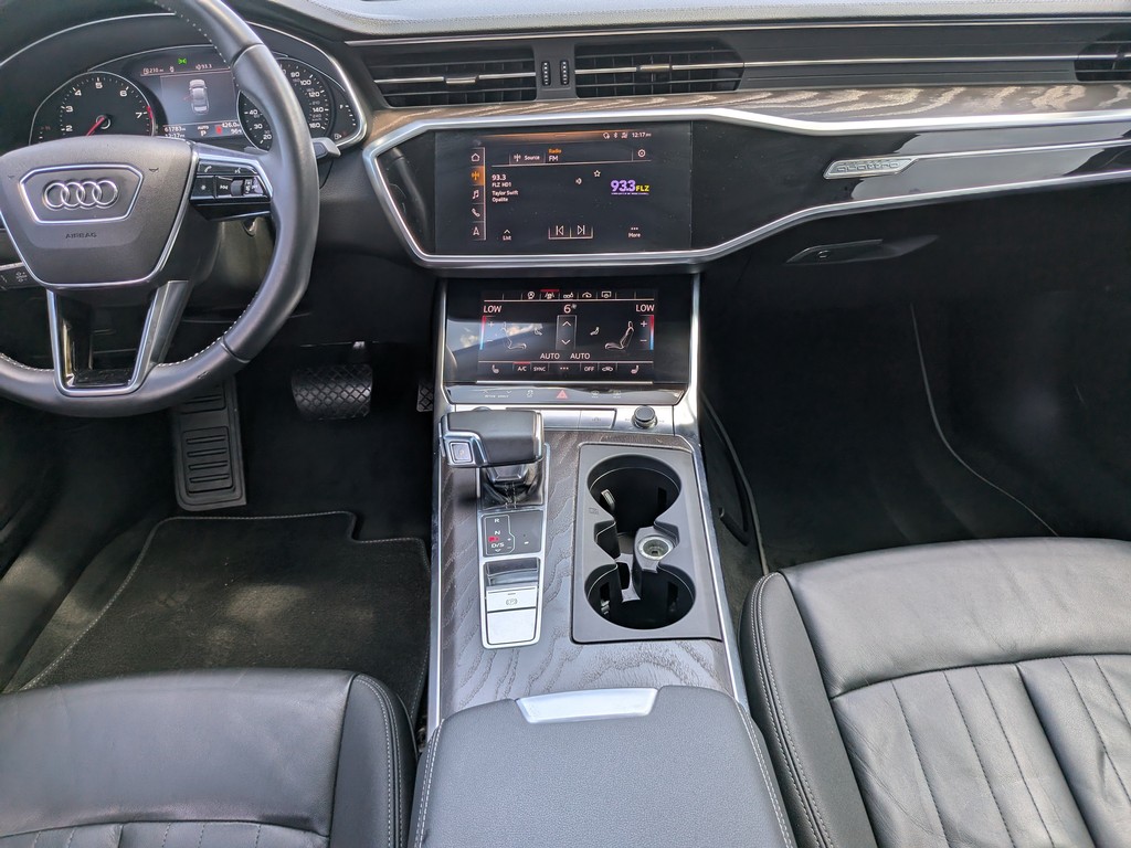 Audi A6 Vehicle Full-screen Gallery Image 15