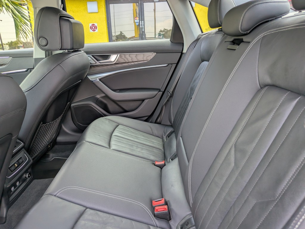 Audi A6 Vehicle Full-screen Gallery Image 17