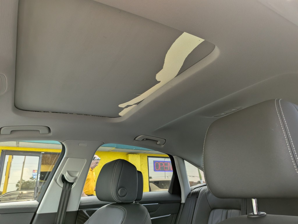Audi A6 Vehicle Full-screen Gallery Image 20