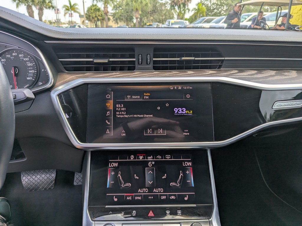 Audi A6 Vehicle Full-screen Gallery Image 21