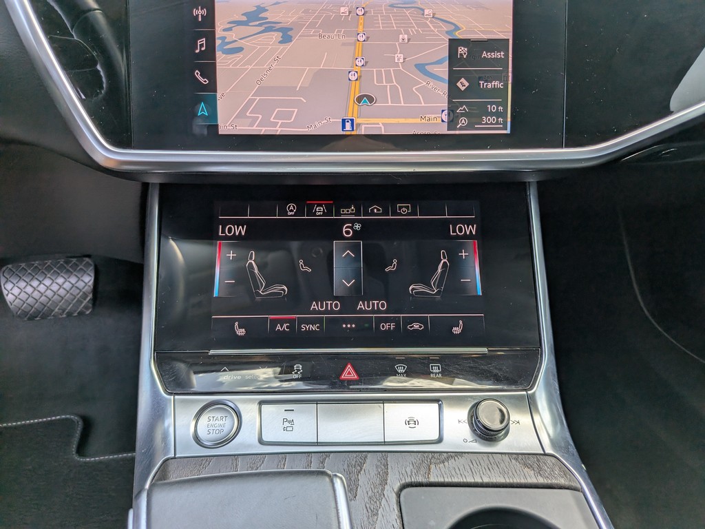 Audi A6 Vehicle Full-screen Gallery Image 24