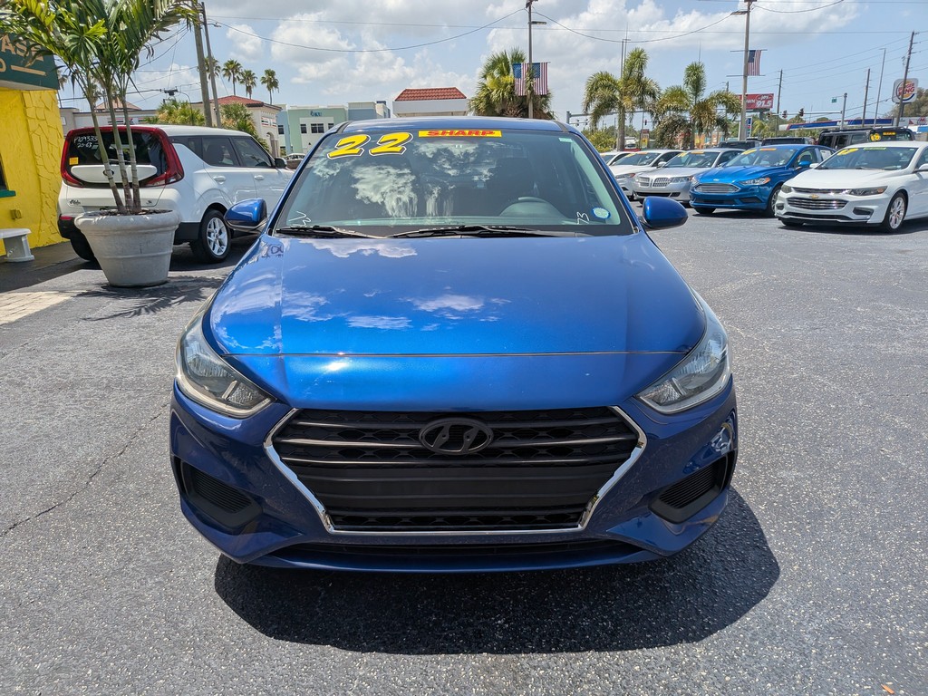 Hyundai Accent Vehicle Full-screen Gallery Image 05