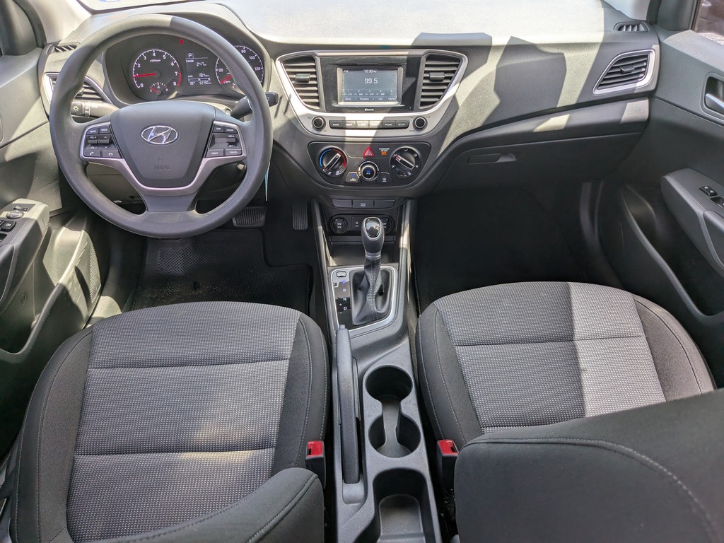 Hyundai Accent Vehicle Full-screen Gallery Image 10