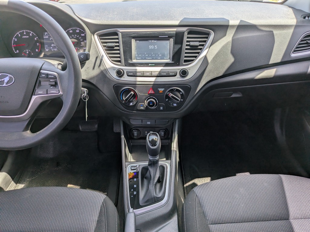 Hyundai Accent Vehicle Full-screen Gallery Image 12