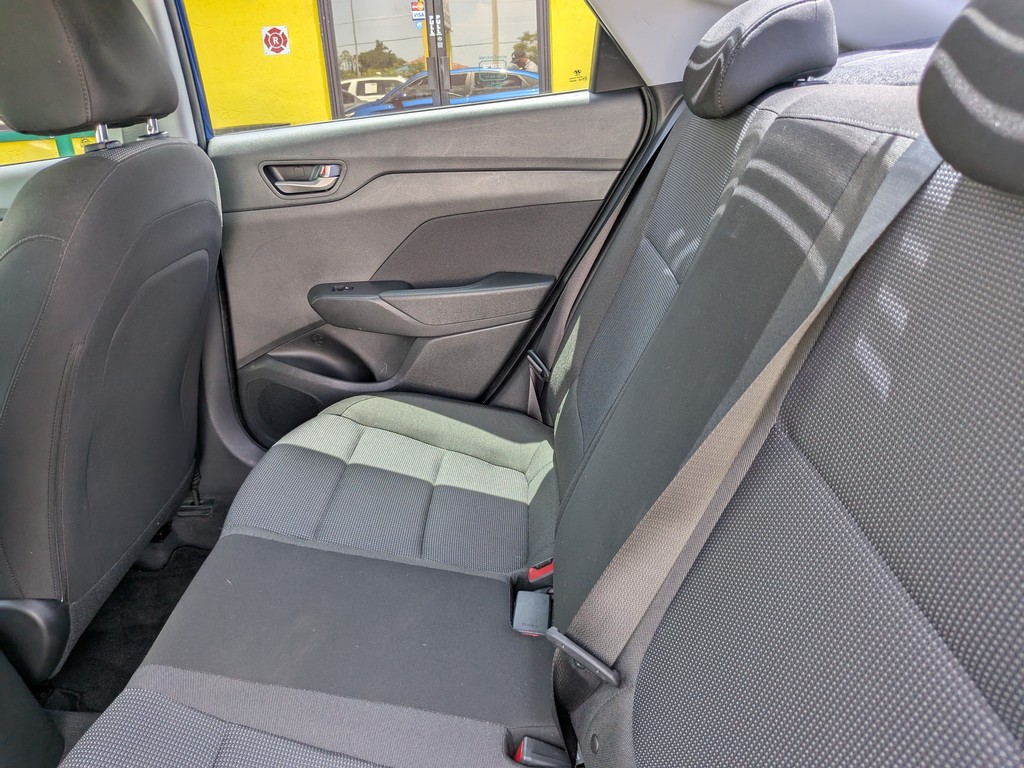 Hyundai Accent Vehicle Full-screen Gallery Image 14