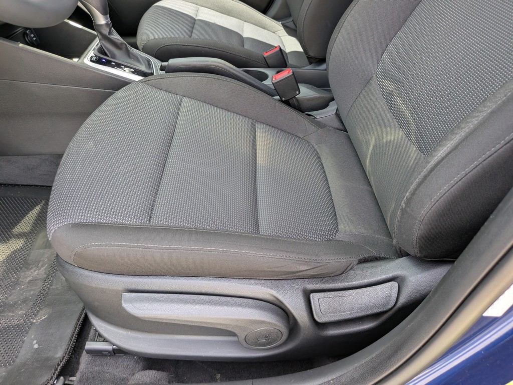 Hyundai Accent Vehicle Full-screen Gallery Image 16