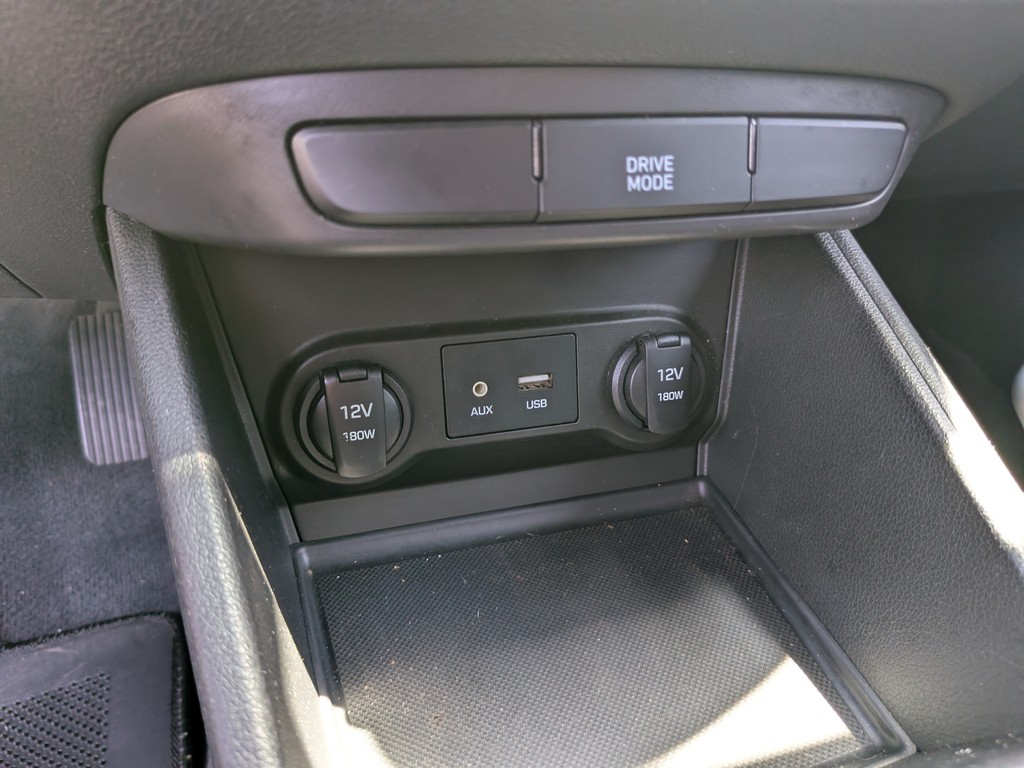 Hyundai Accent Vehicle Full-screen Gallery Image 22