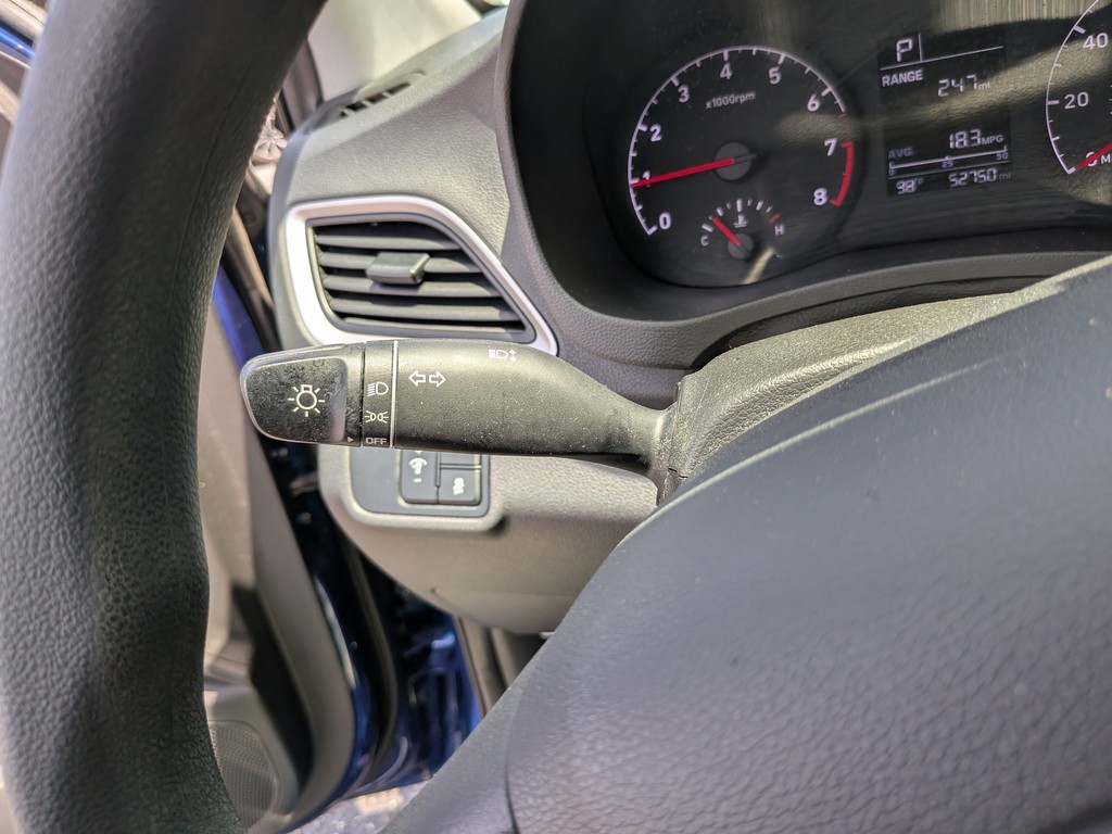 Hyundai Accent Vehicle Full-screen Gallery Image 27