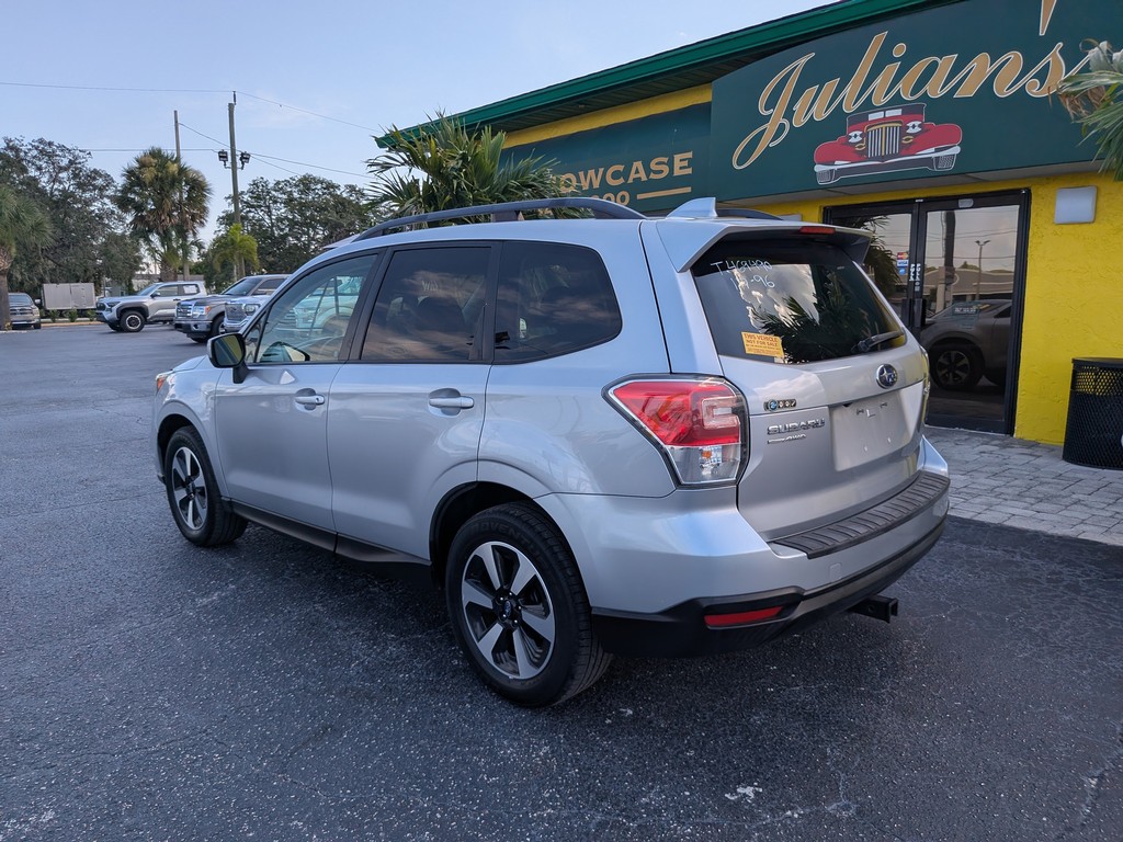 Subaru Forester Vehicle Full-screen Gallery Image 03