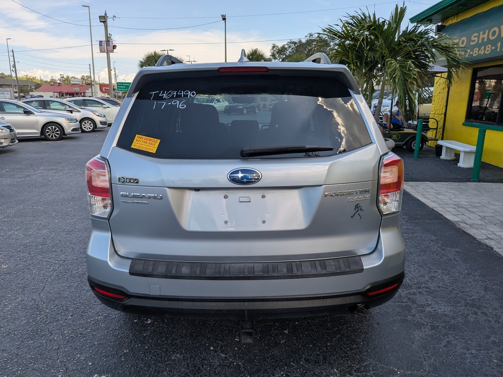 Subaru Forester Vehicle Full-screen Gallery Image 04