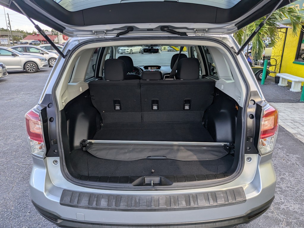 Subaru Forester Vehicle Full-screen Gallery Image 10
