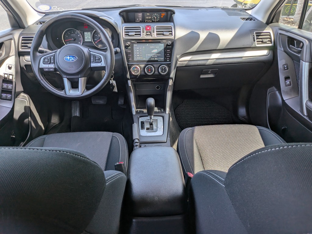 Subaru Forester Vehicle Full-screen Gallery Image 12