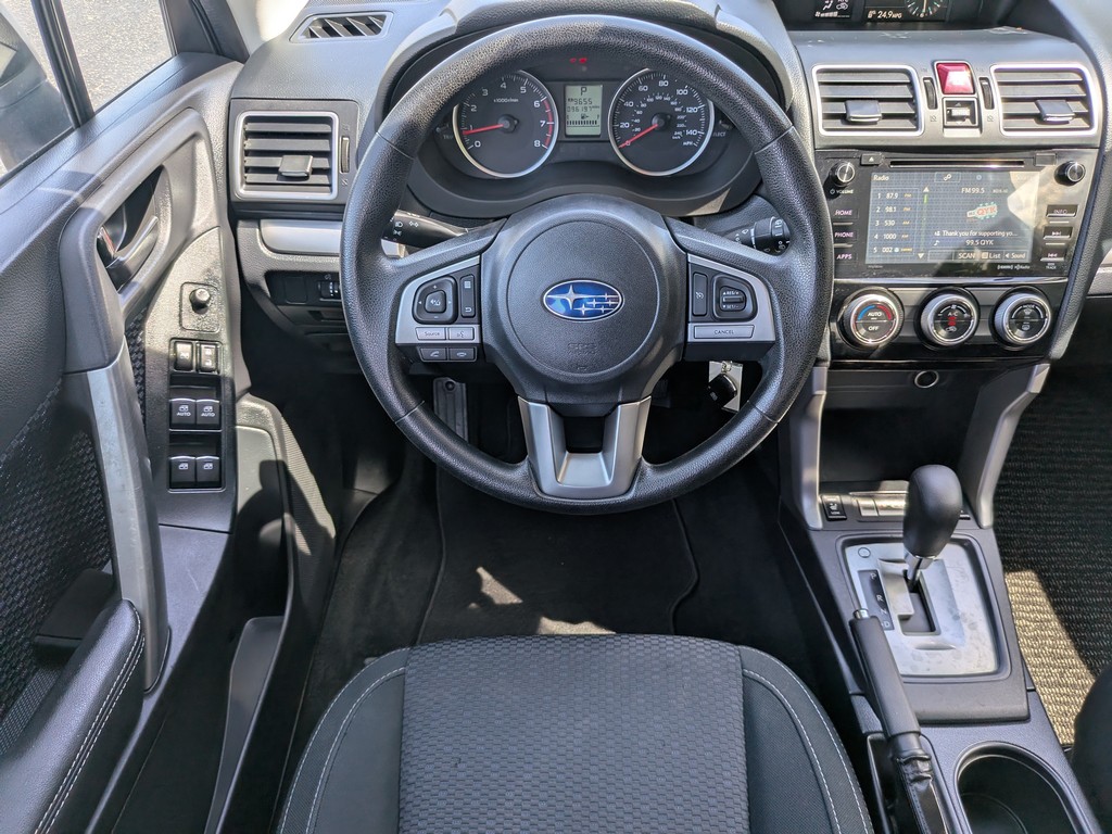 Subaru Forester Vehicle Full-screen Gallery Image 13