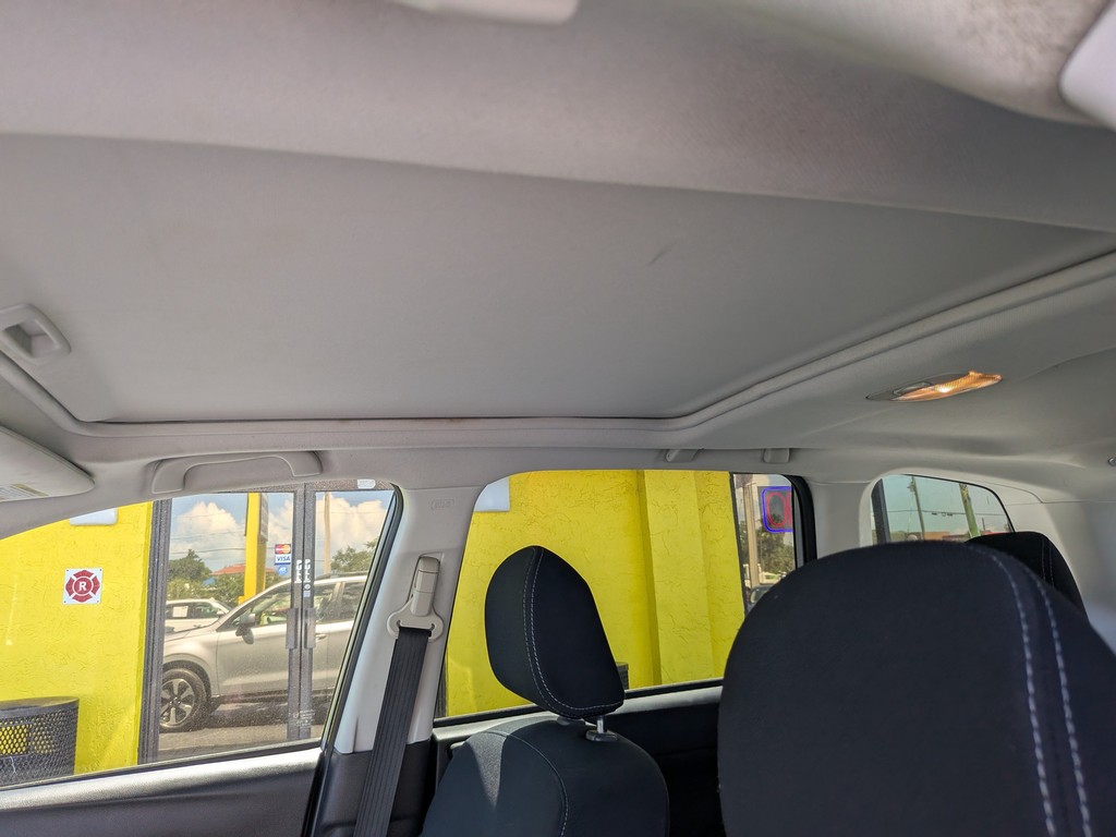 Subaru Forester Vehicle Full-screen Gallery Image 19