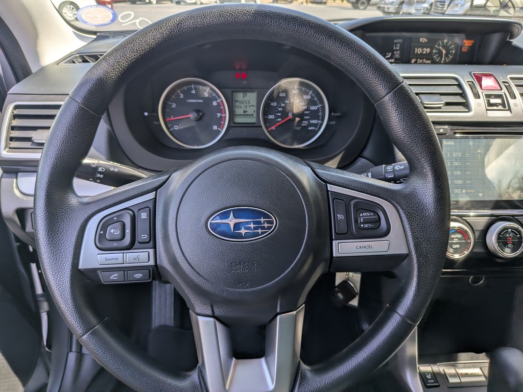 Subaru Forester Vehicle Full-screen Gallery Image 26