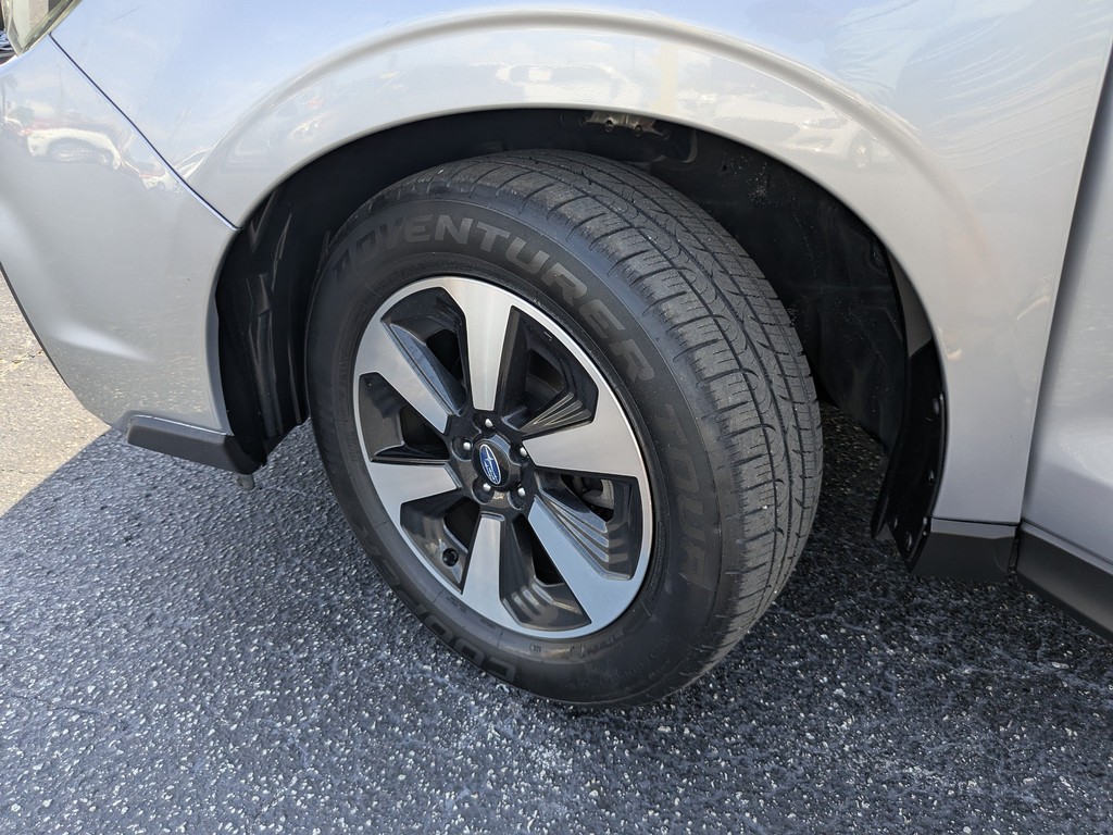 Subaru Forester Vehicle Full-screen Gallery Image 33
