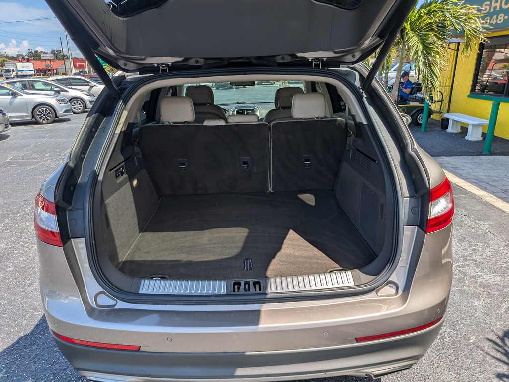 Lincoln MKX Vehicle Full-screen Gallery Image 09