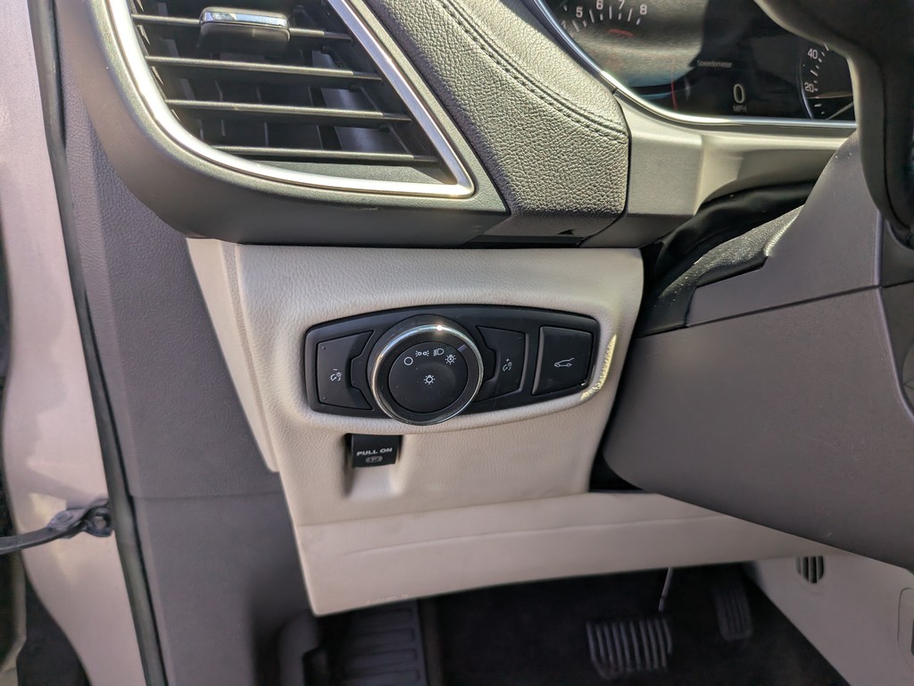 Lincoln MKX Vehicle Full-screen Gallery Image 27