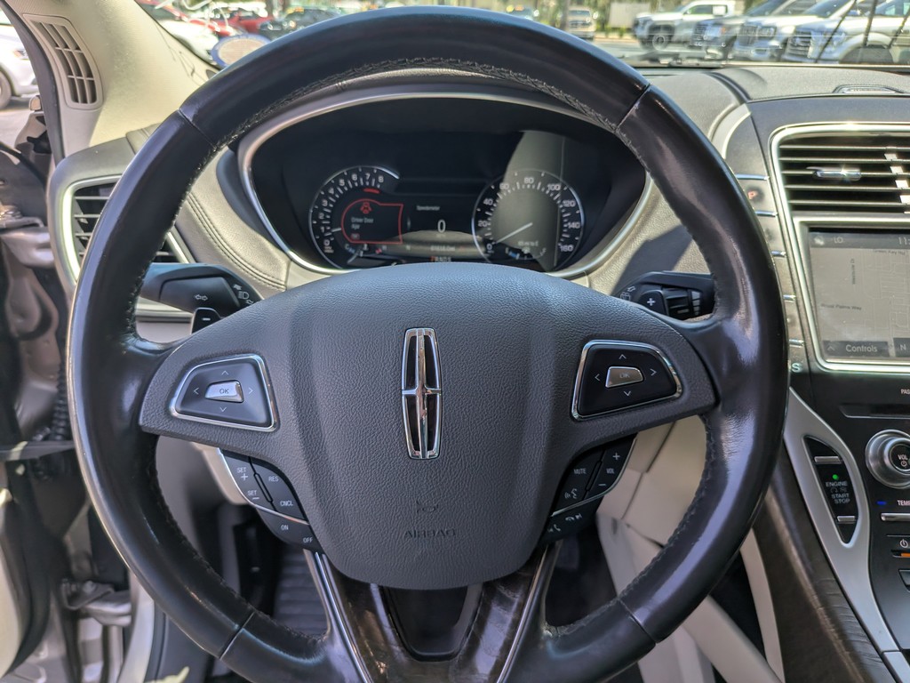 Lincoln MKX Vehicle Full-screen Gallery Image 28