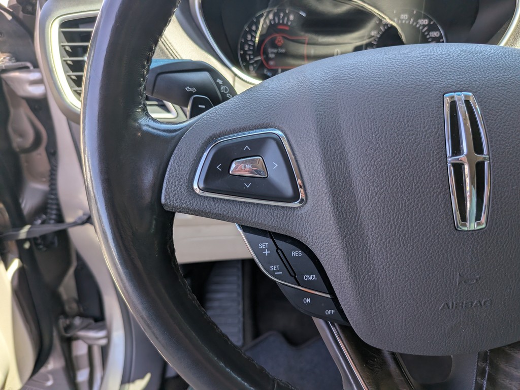 Lincoln MKX Vehicle Full-screen Gallery Image 29