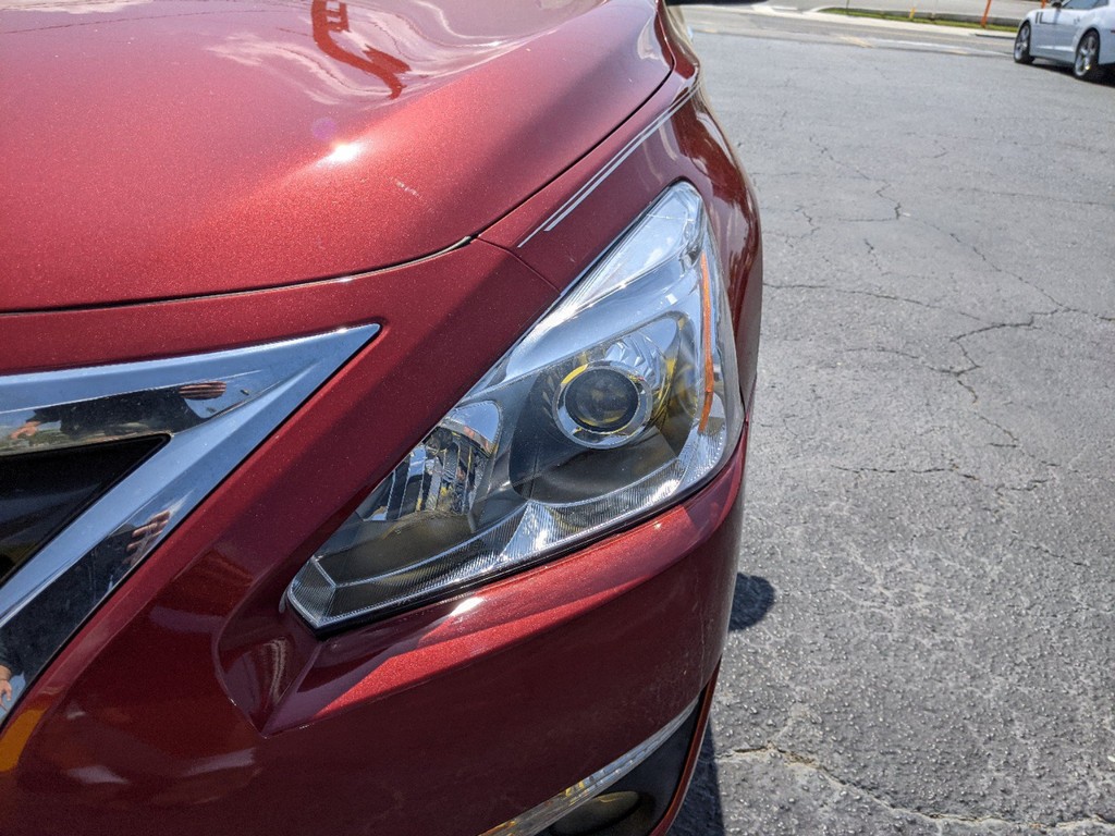 Nissan Altima Vehicle Full-screen Gallery Image 06