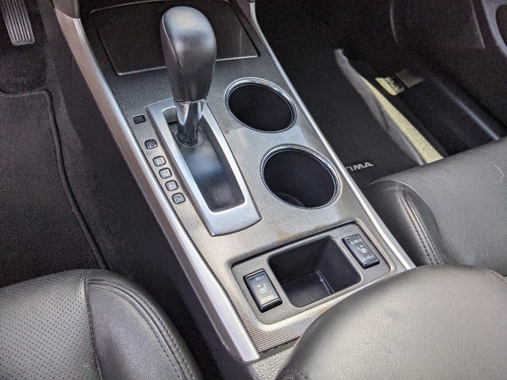 Nissan Altima Vehicle Full-screen Gallery Image 23