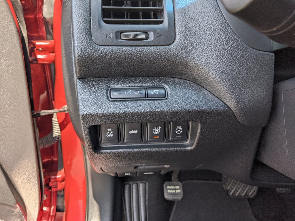 Nissan Altima Vehicle Full-screen Gallery Image 24