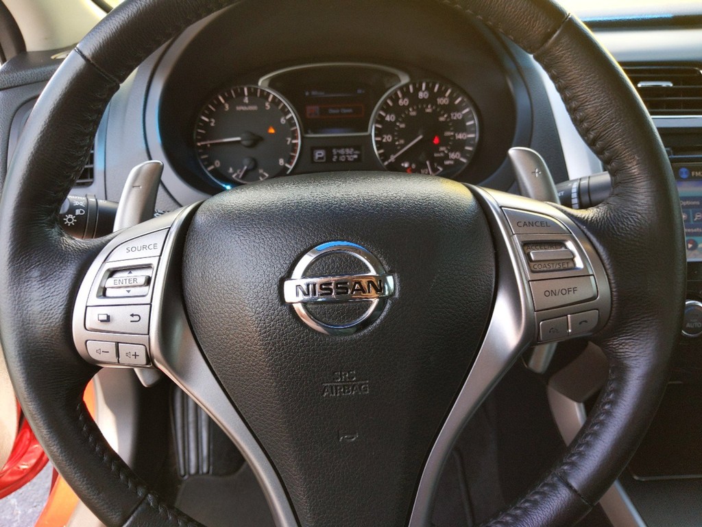 Nissan Altima Vehicle Full-screen Gallery Image 25