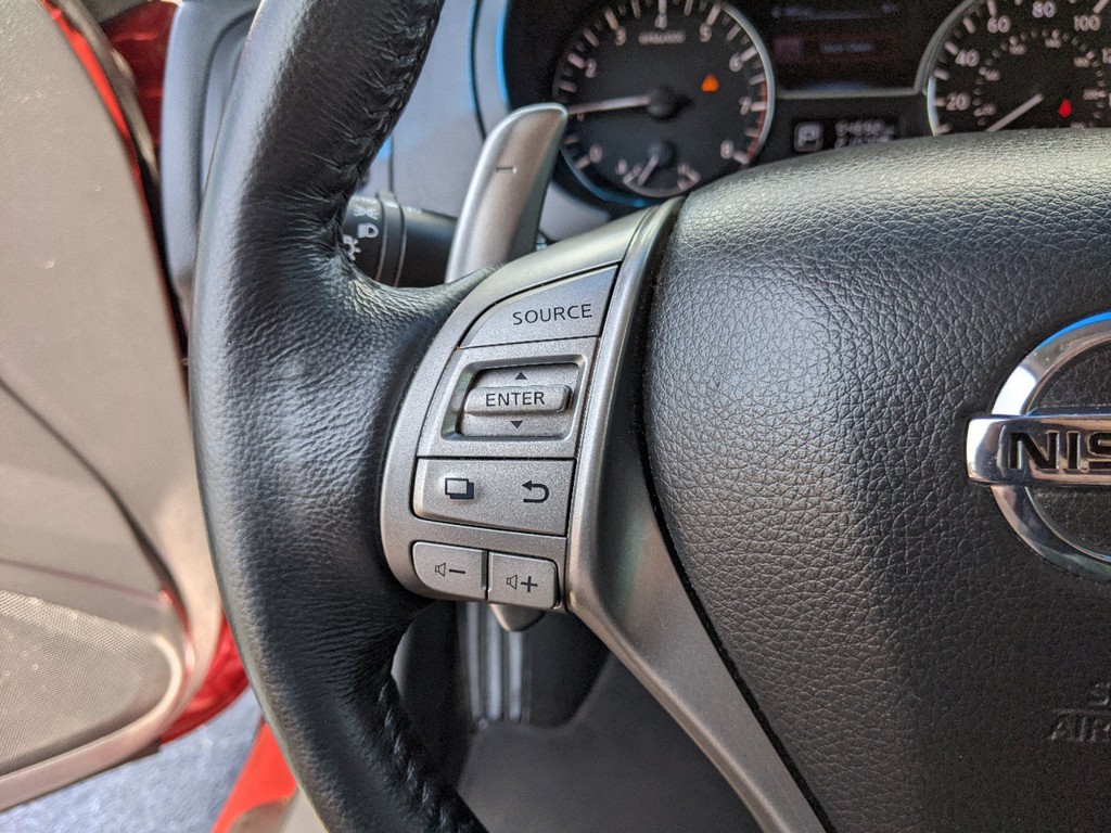 Nissan Altima Vehicle Full-screen Gallery Image 26