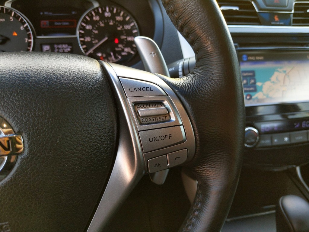 Nissan Altima Vehicle Full-screen Gallery Image 27