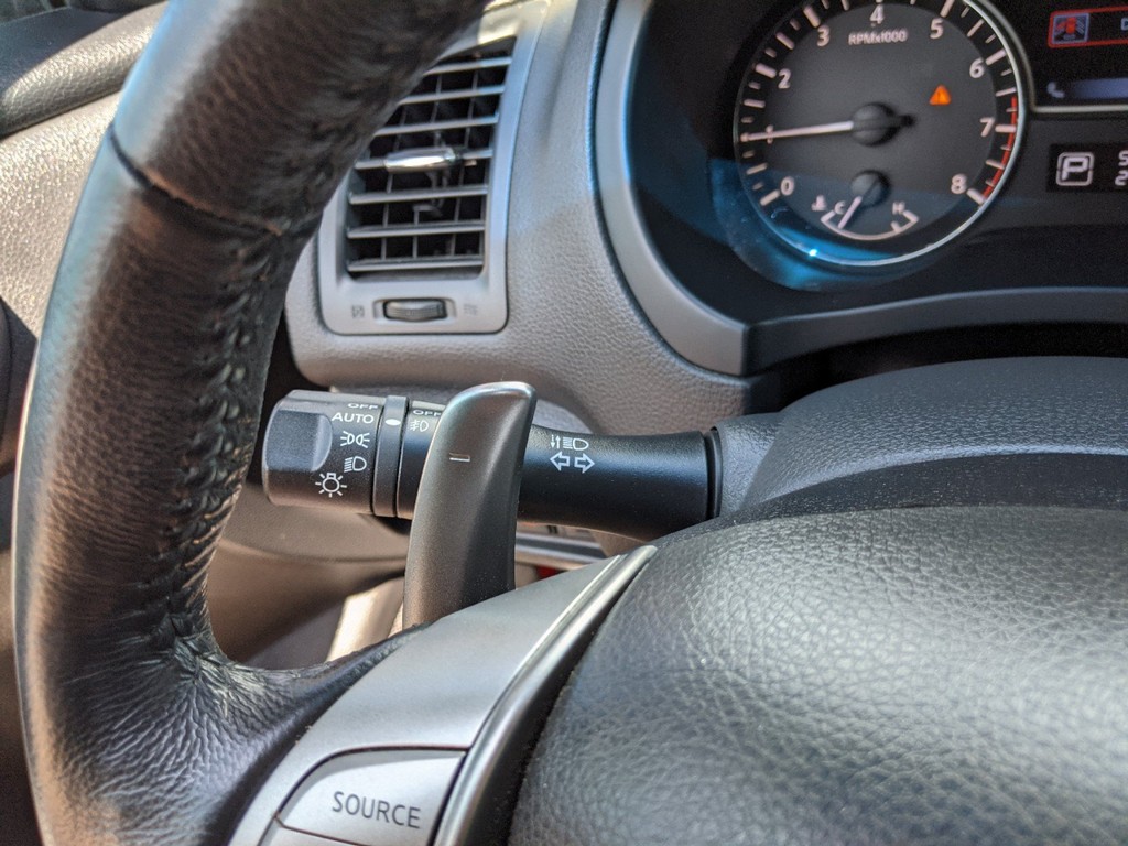 Nissan Altima Vehicle Full-screen Gallery Image 28