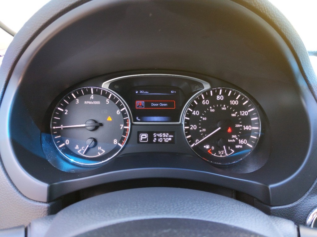 Nissan Altima Vehicle Full-screen Gallery Image 30