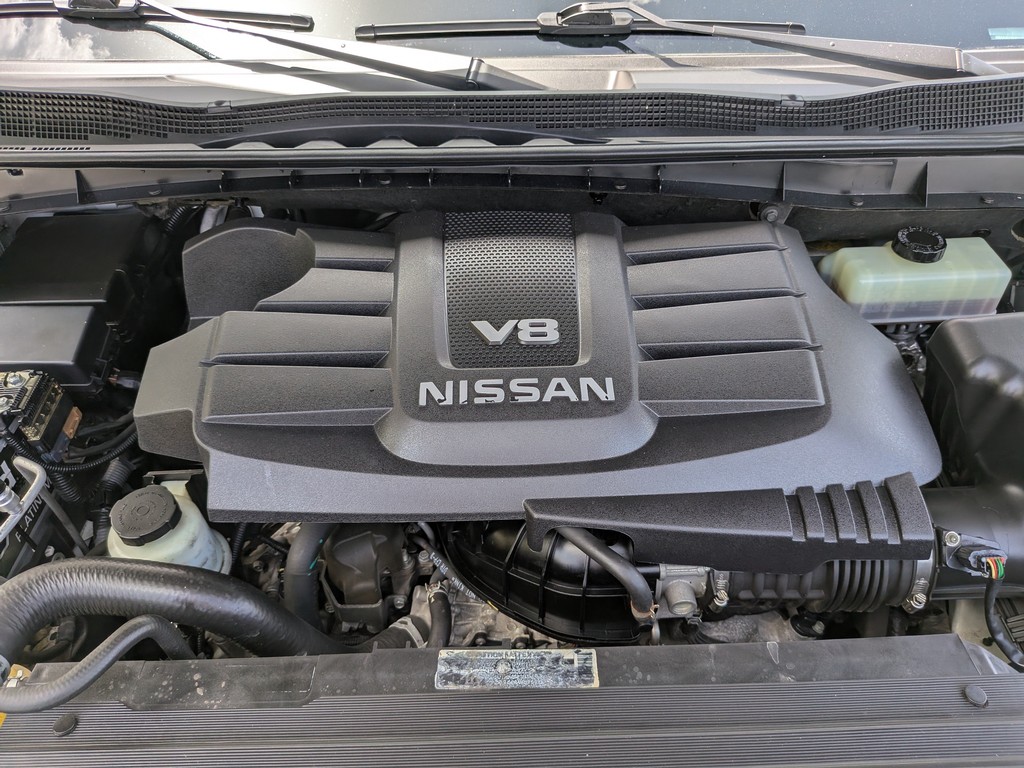 Nissan Titan Vehicle Full-screen Gallery Image 08
