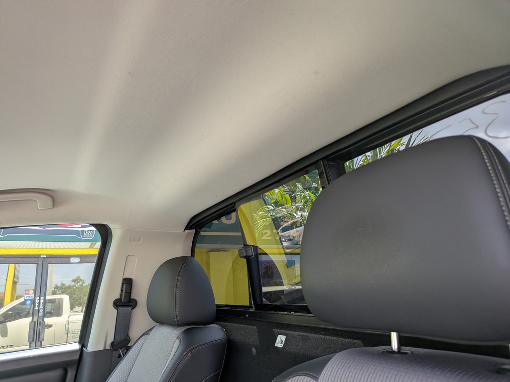 Nissan Titan Vehicle Full-screen Gallery Image 16