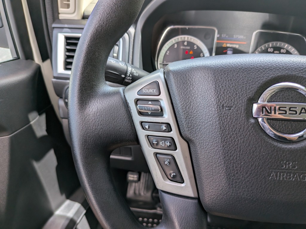 Nissan Titan Vehicle Full-screen Gallery Image 23