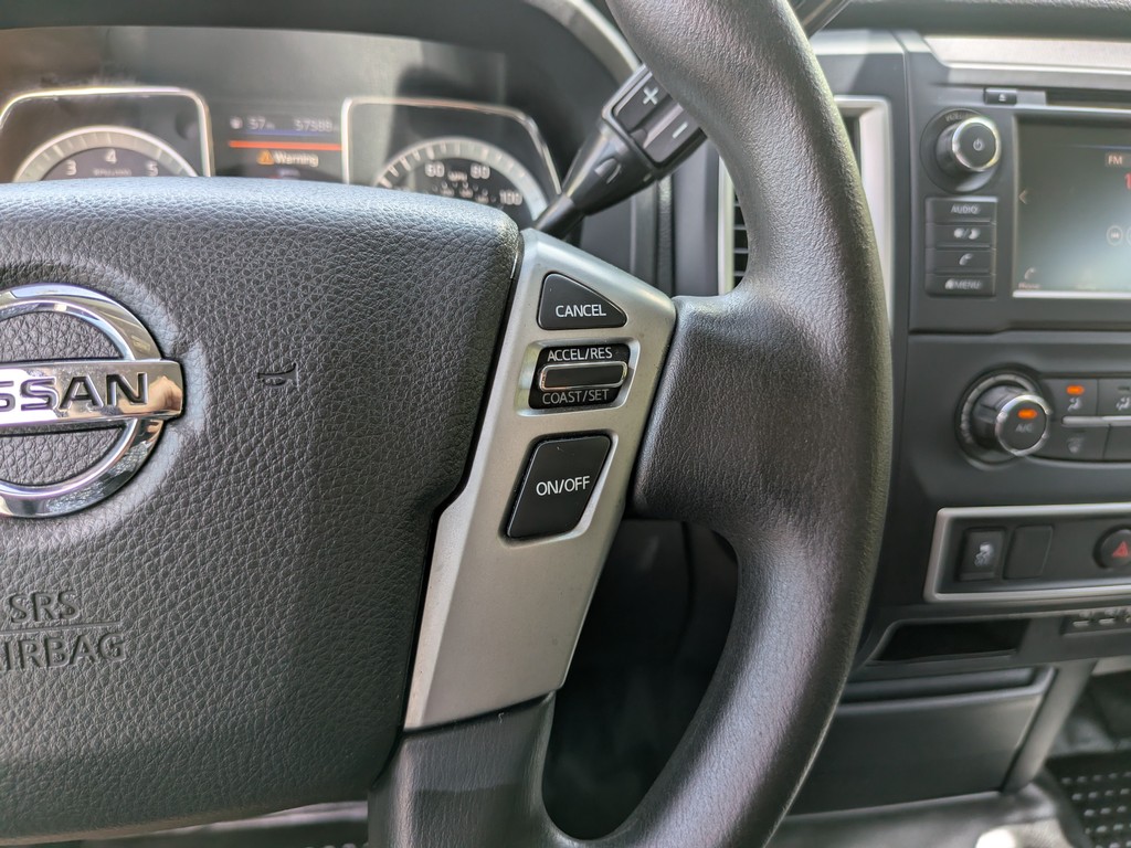 Nissan Titan Vehicle Full-screen Gallery Image 24