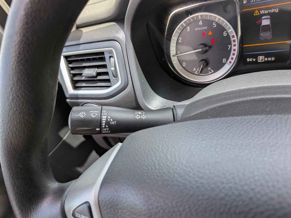 Nissan Titan Vehicle Full-screen Gallery Image 25