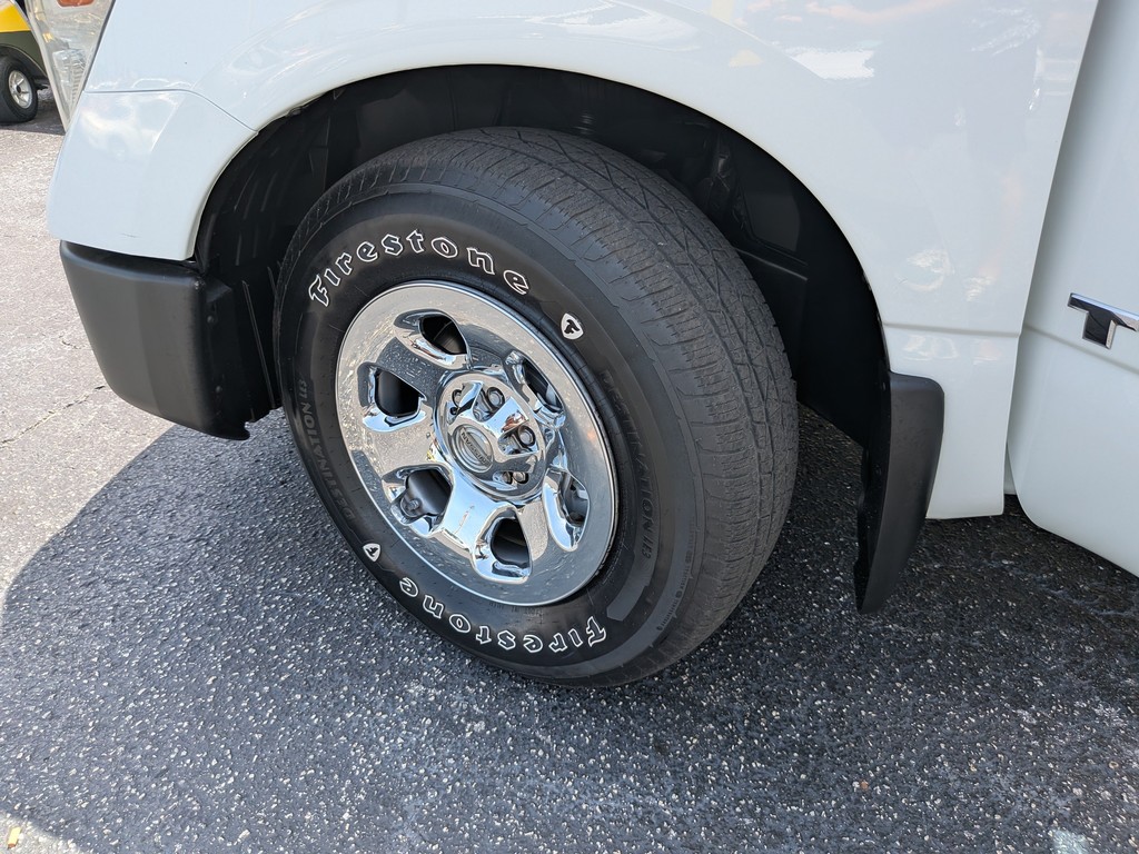Nissan Titan Vehicle Full-screen Gallery Image 27