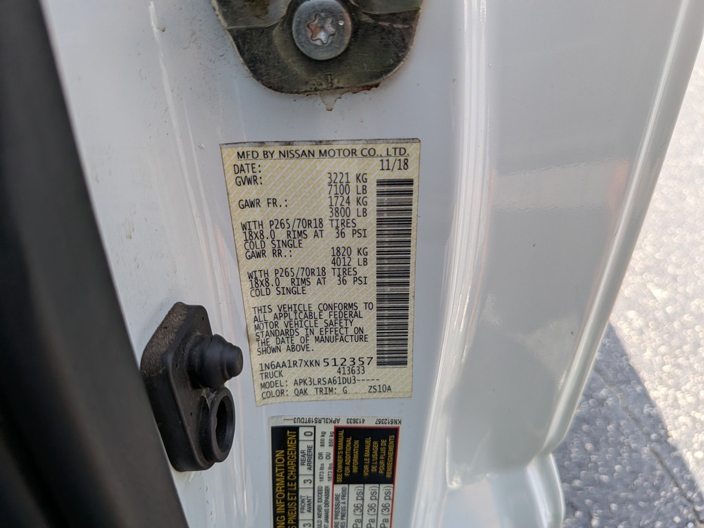Nissan Titan Vehicle Full-screen Gallery Image 28