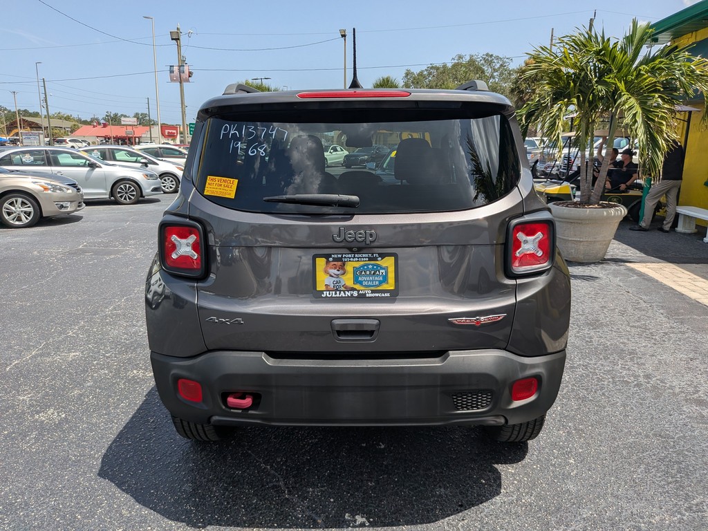 Jeep Renegade Vehicle Full-screen Gallery Image 04