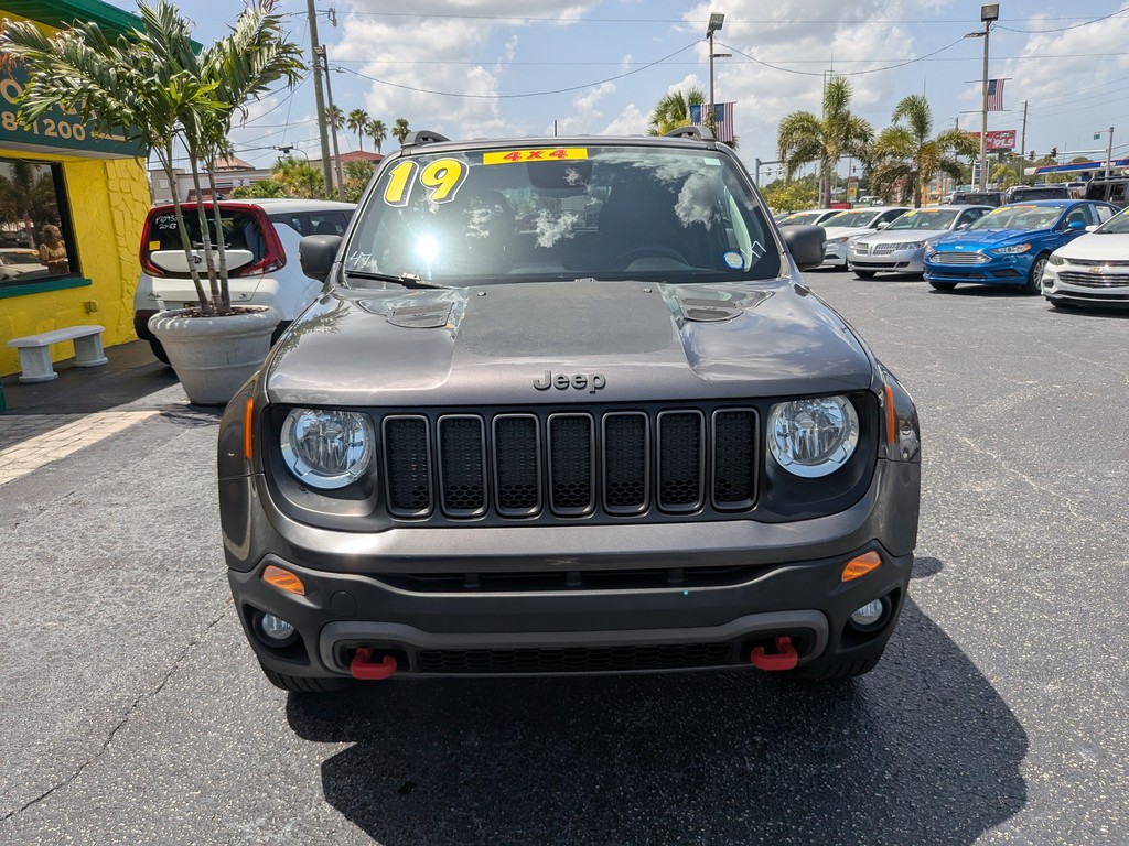 Jeep Renegade Vehicle Full-screen Gallery Image 05