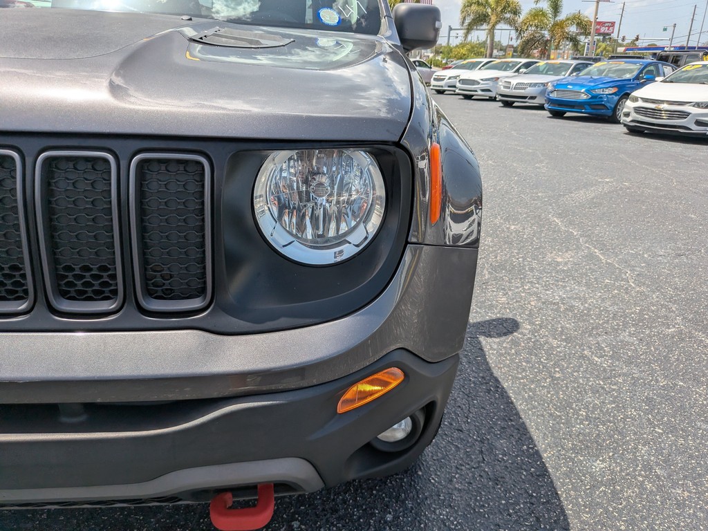 Jeep Renegade Vehicle Full-screen Gallery Image 06