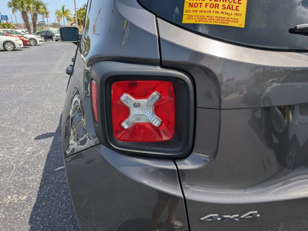 Jeep Renegade Vehicle Full-screen Gallery Image 07